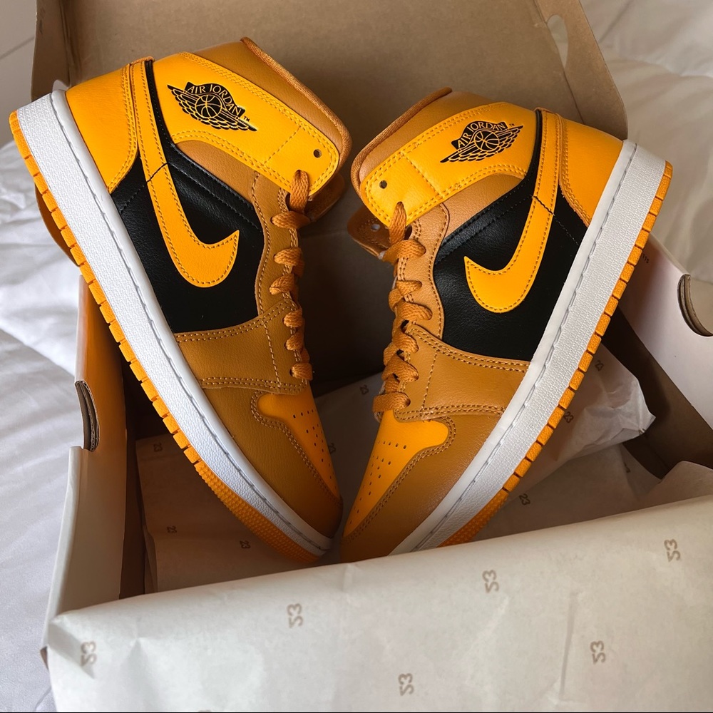 Air Jordan 1 Mid